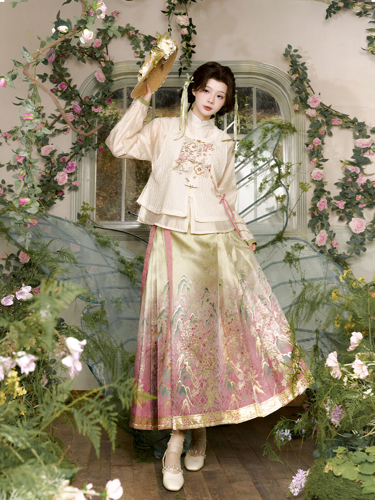 Burning Peach Blossom 桃花灼灼 - Ming Dynasty Mamianqun Modern Hanfu for Spring (Preorder)