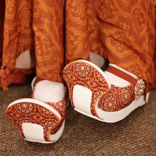 Serenity - Traditional Hanfu Shoes with Pointed Upturned Toe