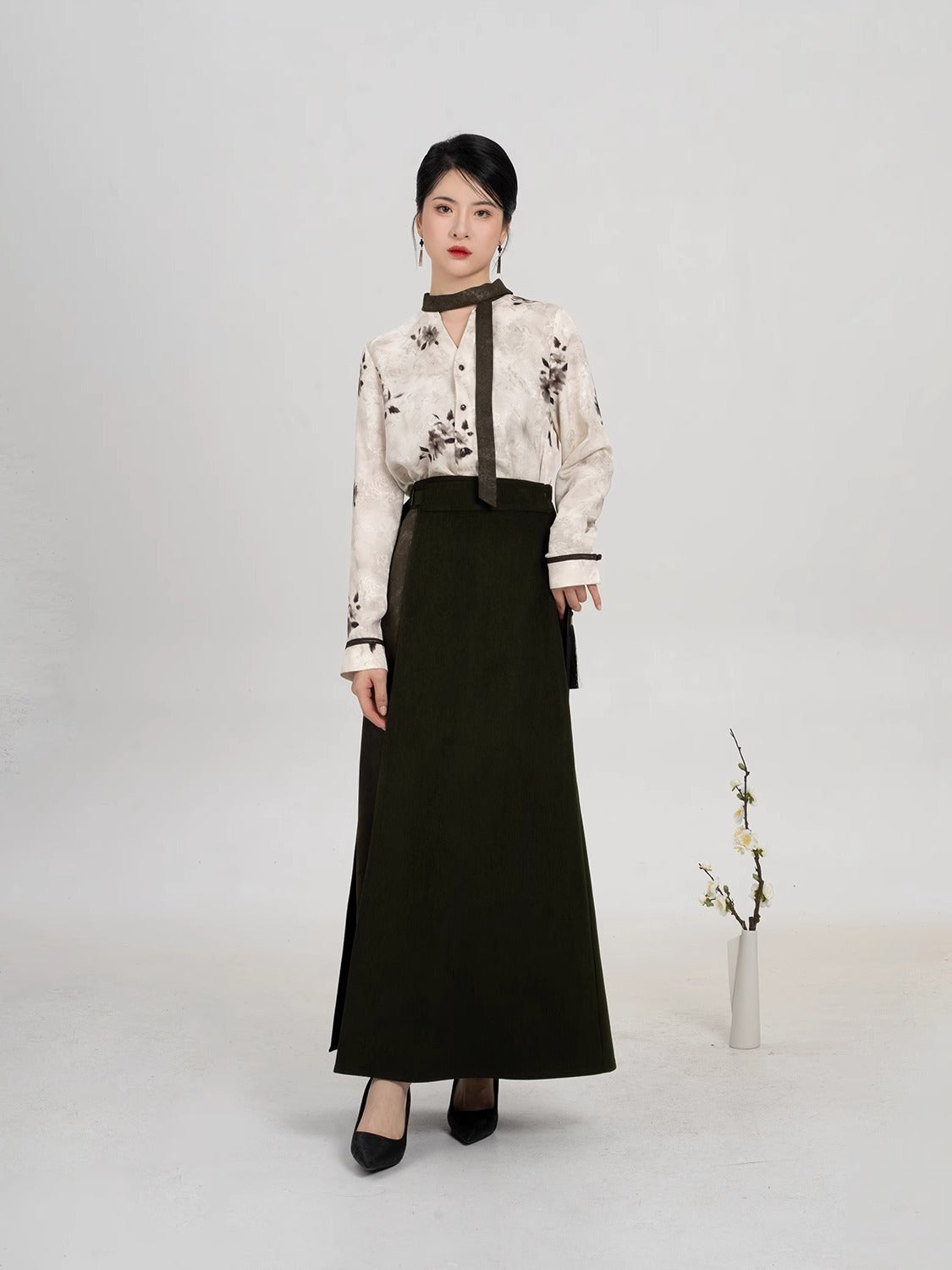 Fumei 赋梅 - V Neck New Chinese Style Song Dynasty Hanfu (Preorder)