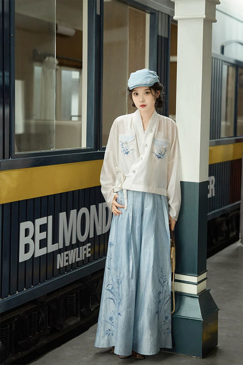 Song Dynasty x Modern Hanfu: Green Chord 青语拂弦 (Preorder)