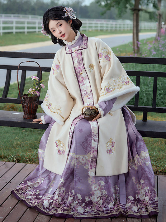 Lily in Court 庭前百合 - Robe & Mamianqun Ming Dynasty Hanfu Set