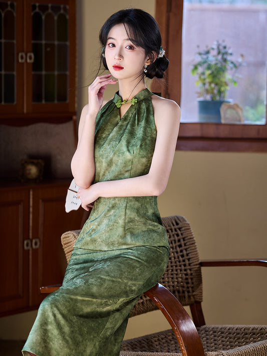 Brocade Dream 浅绿锦梦 - Halter Neck Satin Midi Green Cheongsam