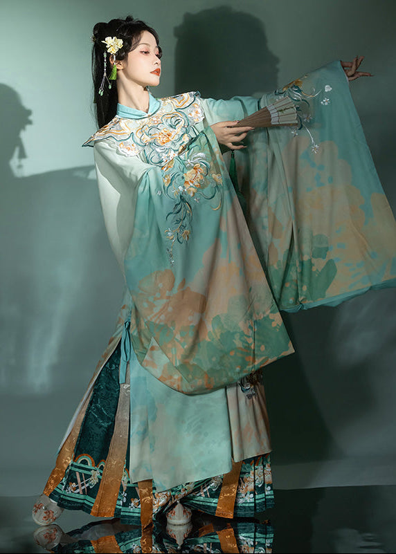 Eastern Palace 東宮 - Cloud Collar & Mamianqun Ming Dynasty Hanfu Set