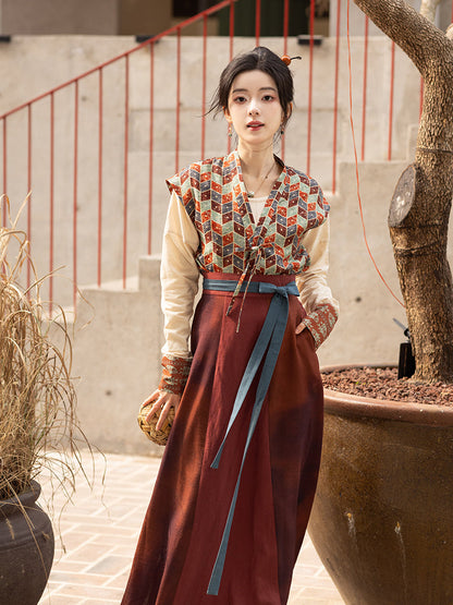 Zhu Lou Ci 朱楼辞 - Tang Dynasty Dunhuang Style Beizi Hanfu (Preorder)