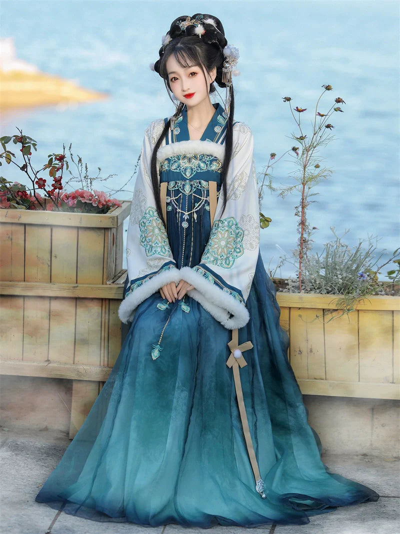 Yan Ruyu 颜如玉 - Tang Dynasty Style Qixiong Ruqun for Winter