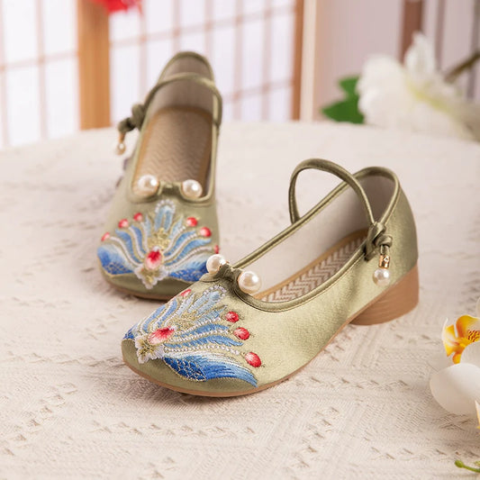 Elizabeth - Embroidered Chinese Style Shoes