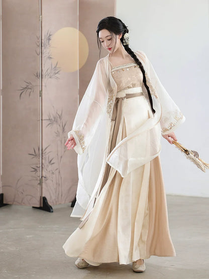 Song Dynasty x Modern Hanfu: Clouds and Moon 云间月 (Preorder)