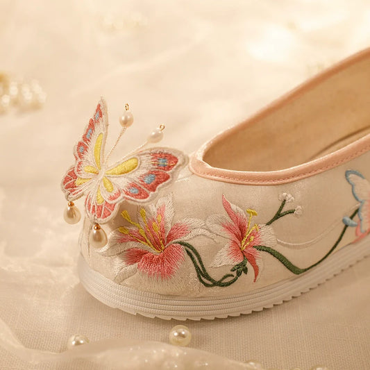 Butterfly Notes – Embroidered Chinese Hanfu Shoes