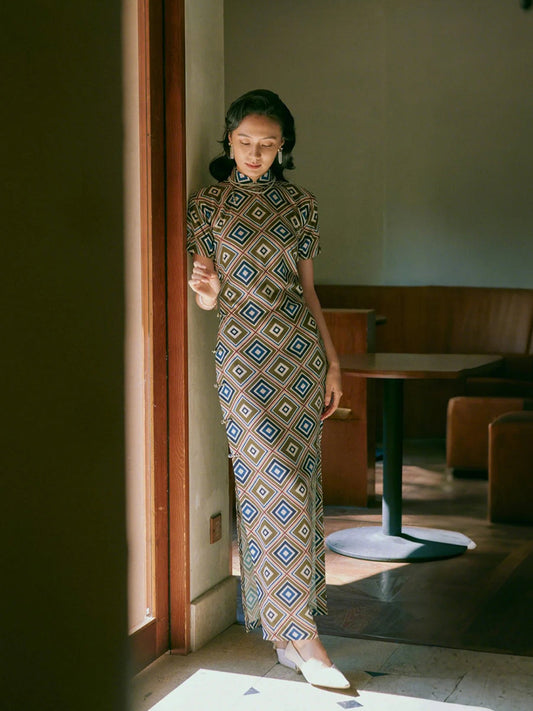 Fang Hui 芳回 - Spring and Summer Short Sleeve Hong Kong-Style Cotton Cheongsam (Preorder)