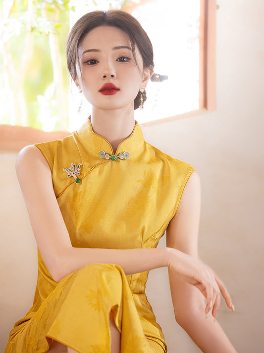 Huangjin 黄锦 - Sleeveless Yellow Midi Cheongsam