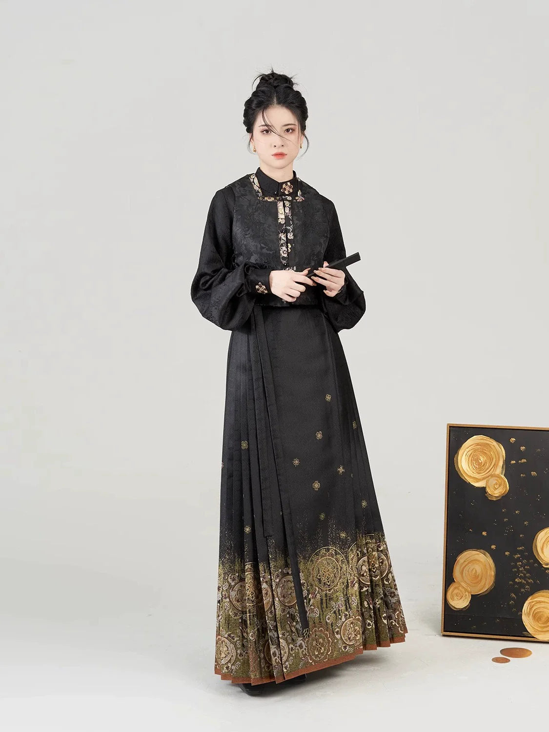 Ming Dynasty Modern Hanfu, Mamianqun, Golden Mirror 金花玉镜 (Preorder)