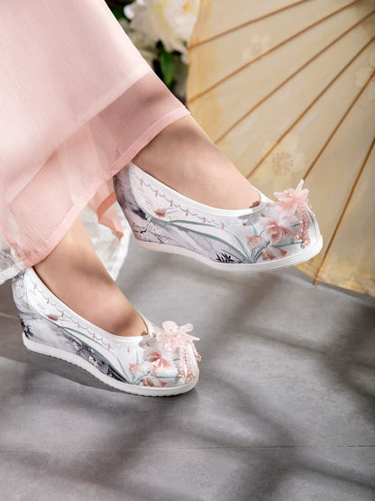 Evelyn - Embroidered Chinese Hanfu Shoes