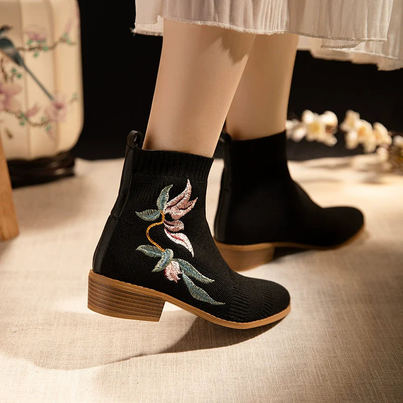 Lotus – Embroidered Chinese Hanfu Boots