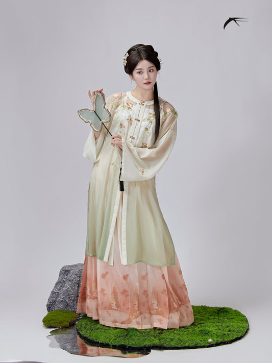 Falling Flower Notes 落花笺 - Round Neck Robe & Mamianqun Ming Dynasty Hanfu Set