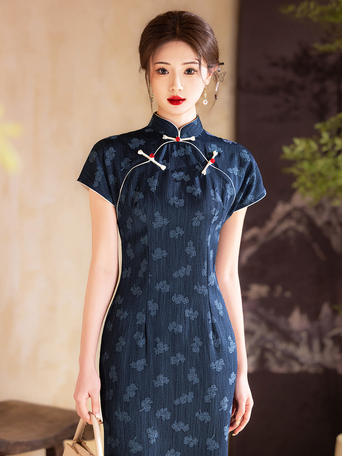 Years of Agarwood 岁月沉香 - Short Sleeve Old Shanghai Retro Style Navy Cheongsam