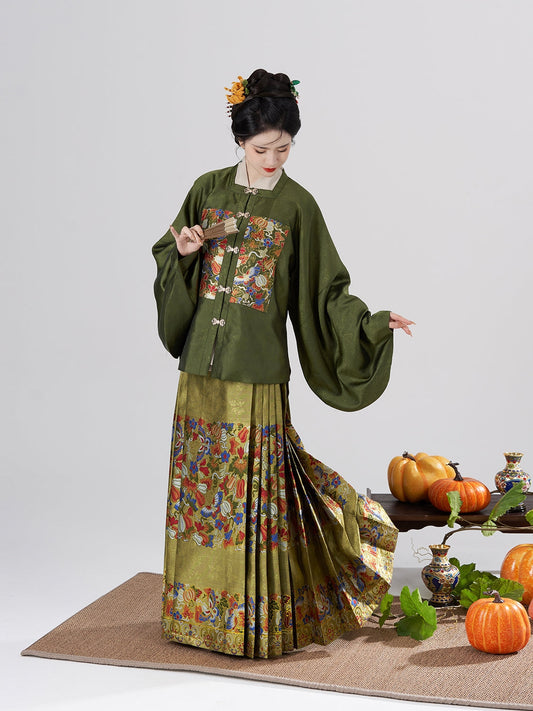 Tangled Branches 缠枝 - Square Collar Top & Mamianqun Ming Dynasty Hanfu Set (Preorder)