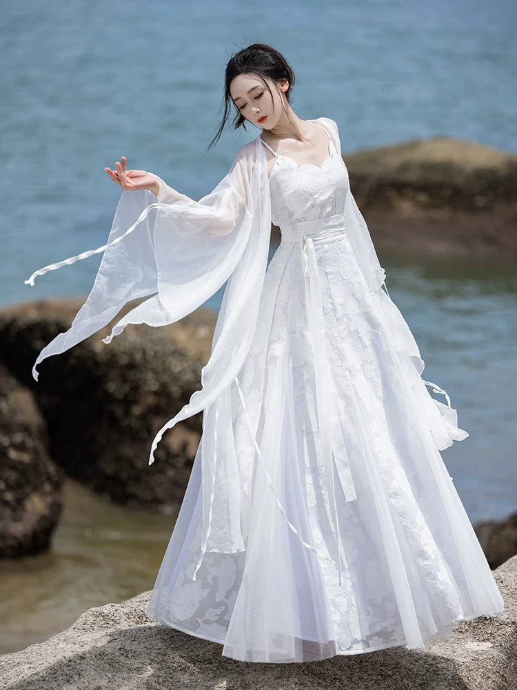 Song Dynasty x Modern Hanfu: Weaving Moon 皎月 (Preorder)