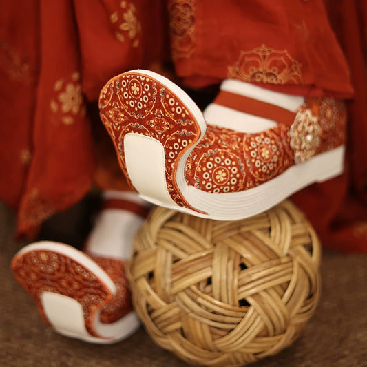 Serenity - Traditional Hanfu Shoes with Pointed Upturned Toe