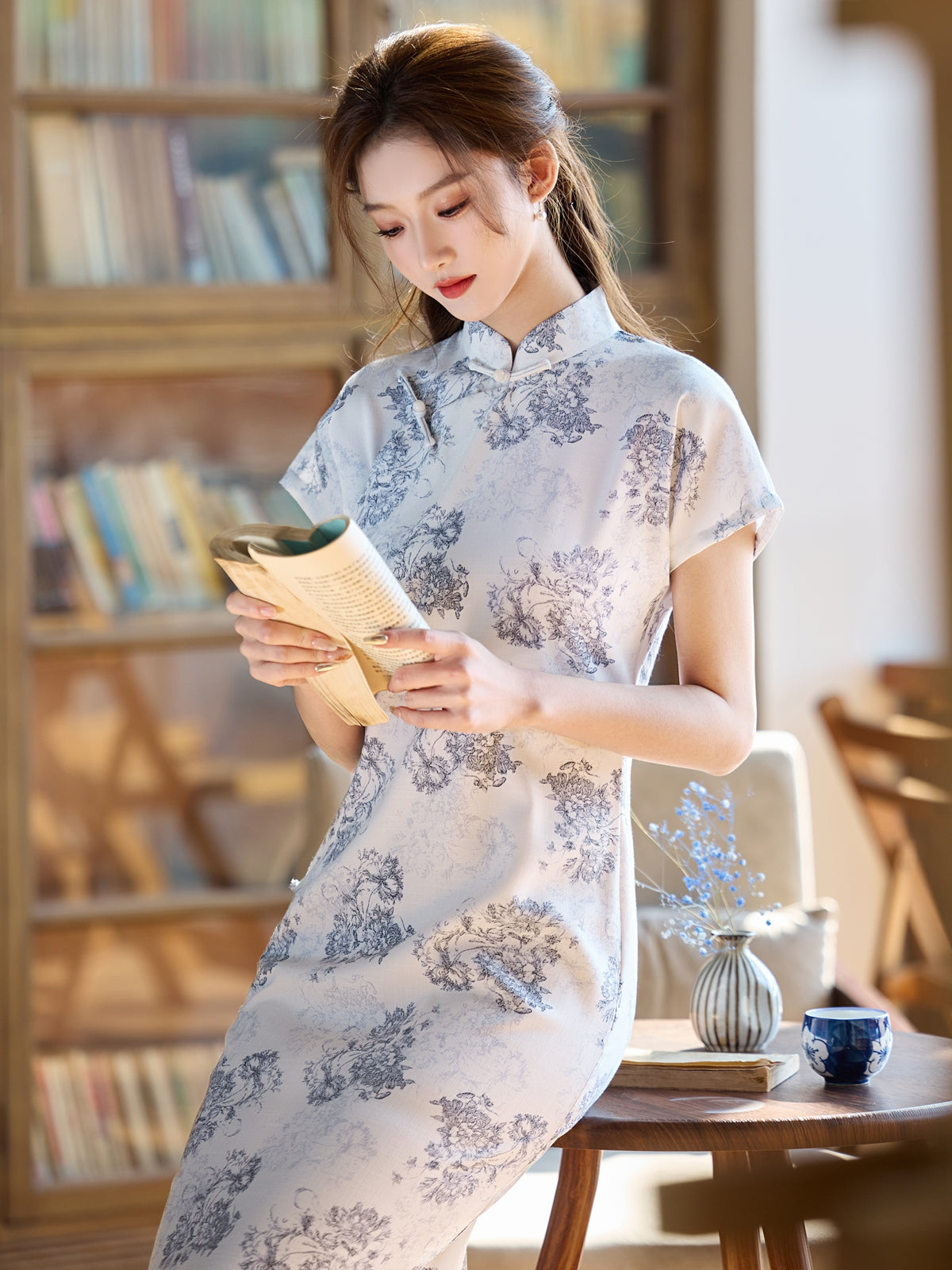 Lingxiu 灵秀 - Short Sleeve Blue Midi Cheongsam