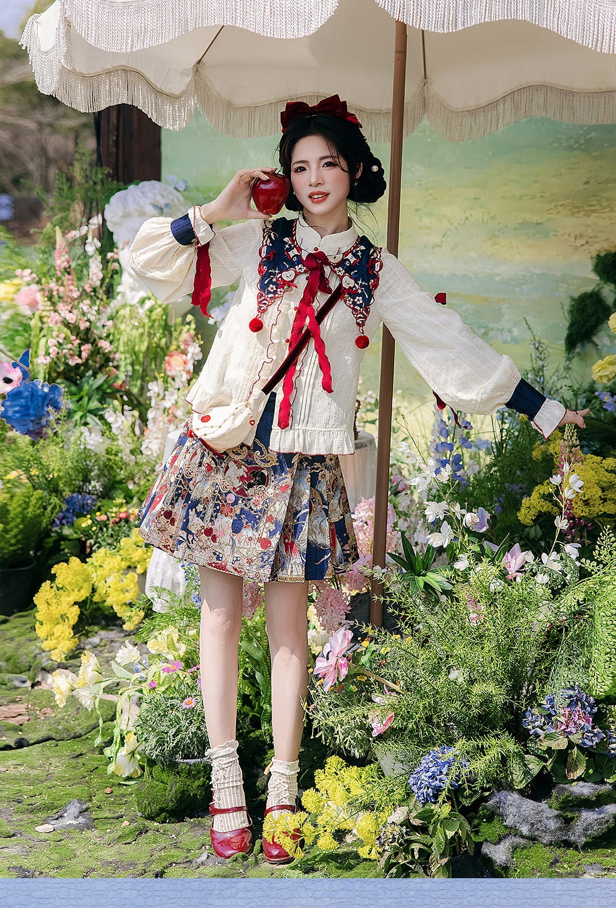 Snow White's Apple 苹果酥 - Ming Dynasty Modern Hanfu and Mamianqun (Preorder)