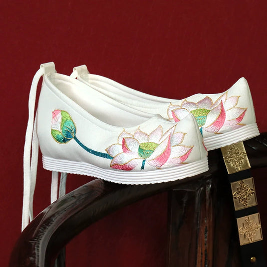 Antonia – Embroidered Chinese Hanfu Shoes