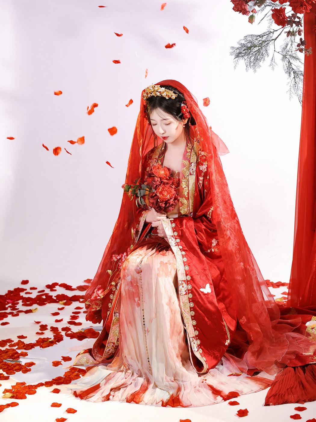 The Song Dynasty Wedding, Bridal Gown, Camellia Petals 山茶花事 (Preorder)