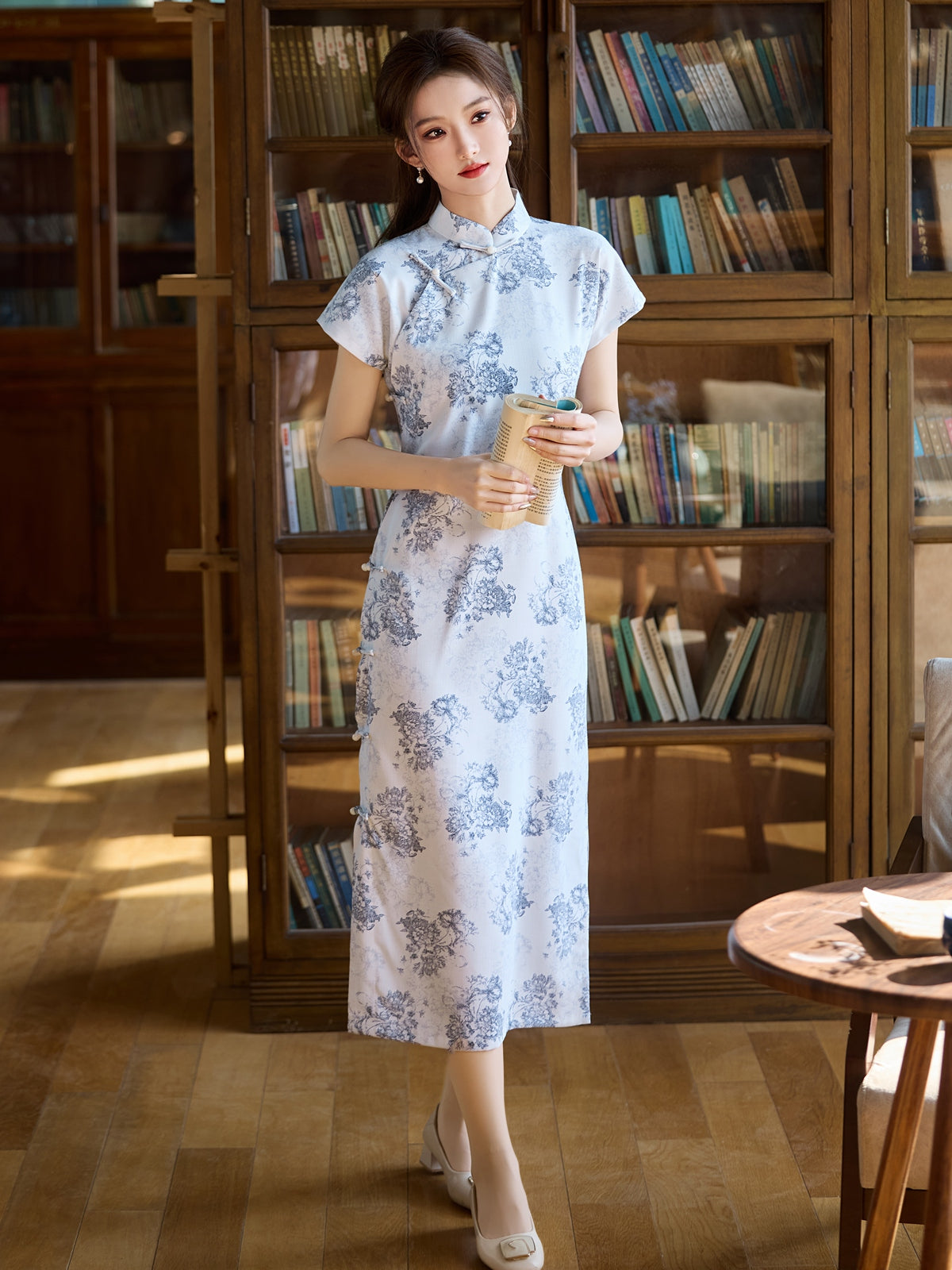 Lingxiu 灵秀 - Short Sleeve Blue Midi Cheongsam