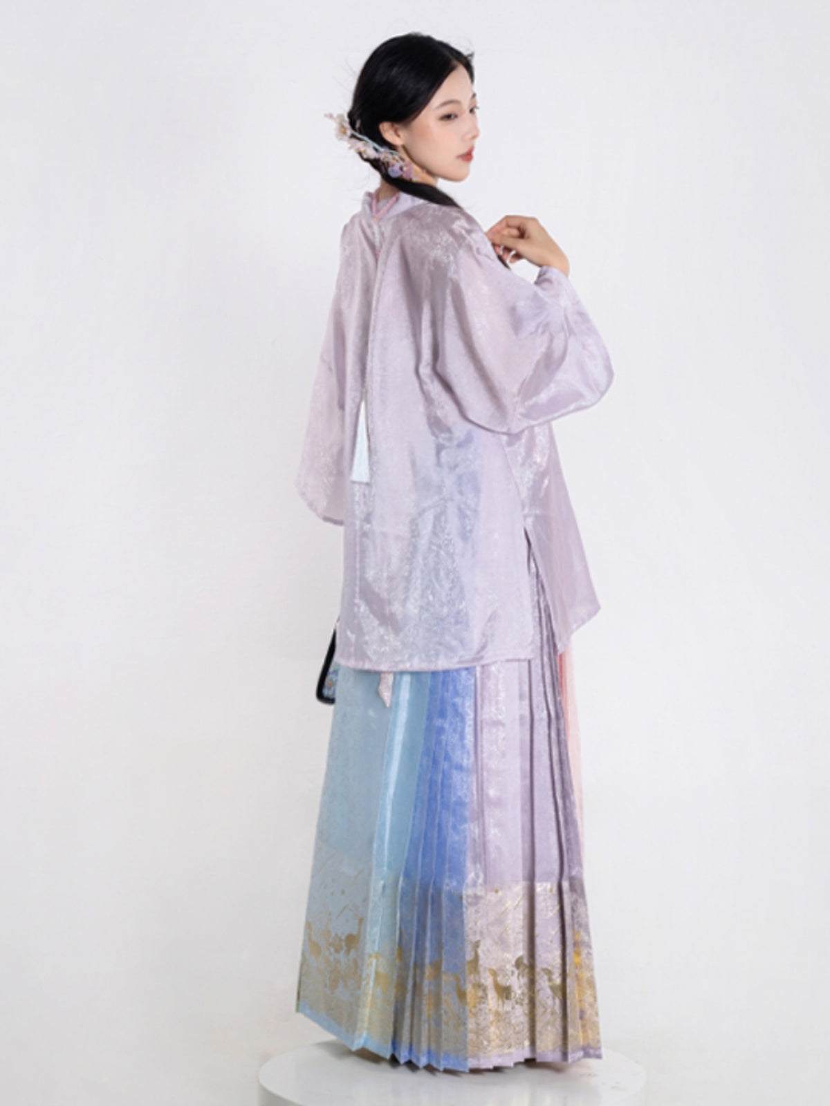 Nine-Color Deer 九色鹿 - Mamianqun Ming Dynasty Hanfu Set (Preorder)