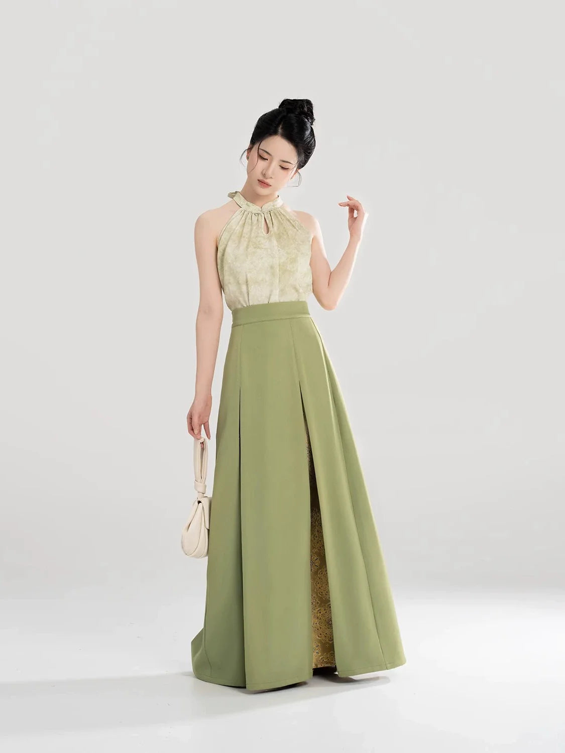 碧春居 Bi Chunju - Song Dynasty Halter-neck Sleeveless Top, Three-pleated Elastic Skirt (Preorder)