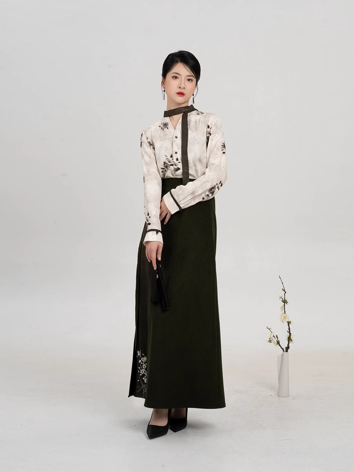 Fumei 赋梅 - V Neck New Chinese Style Song Dynasty Hanfu (Preorder)
