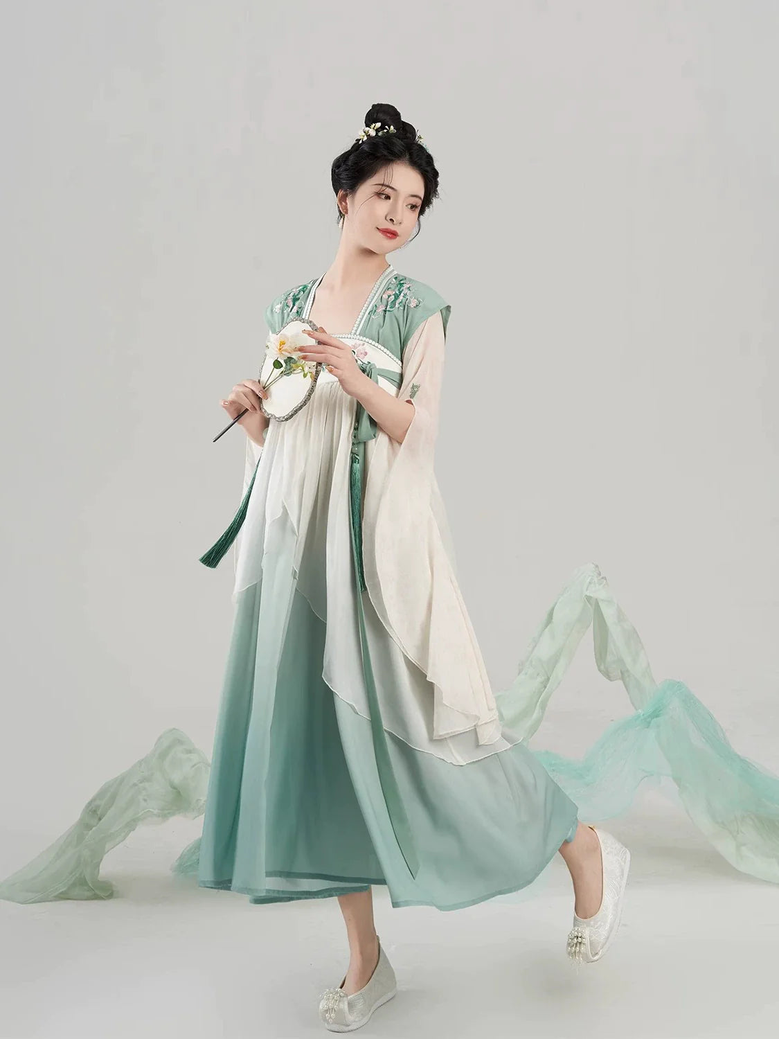 Tang Dynasty JX3 Inspired Modern Hanfu, Qintao 琴桃落歌 (Preorder)