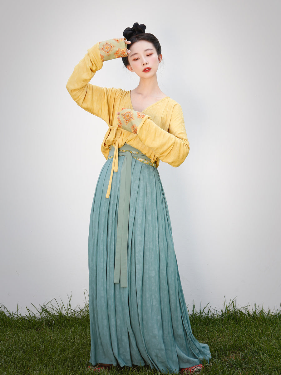 Su Shang 素商 - Tang Dynasty Modern Style Beizi Qiyao Ruqun