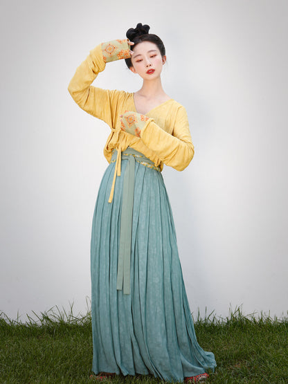 Su Shang 素商 - Tang Dynasty Modern Style Beizi Qiyao Ruqun