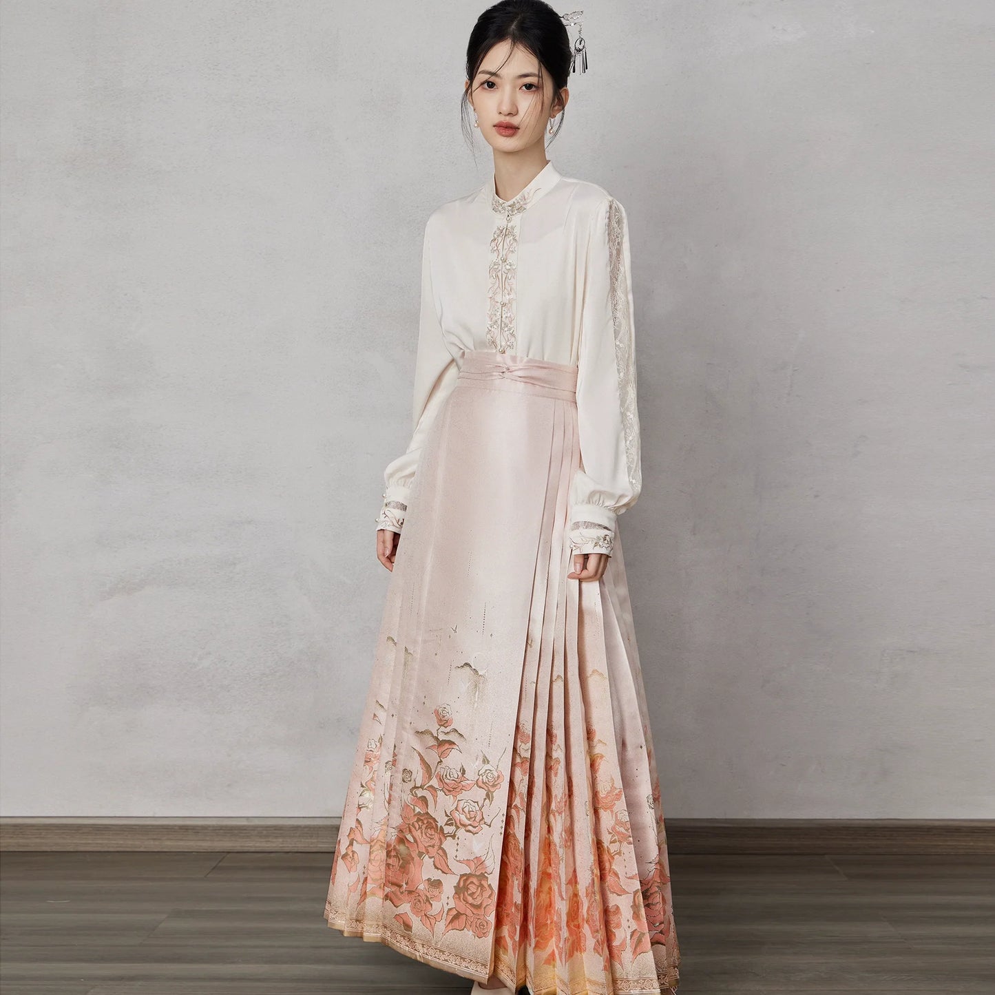Ming Dynasty Modern Hanfu, Mamianqun, Gilded Rose 玫瑰 (Preorder)