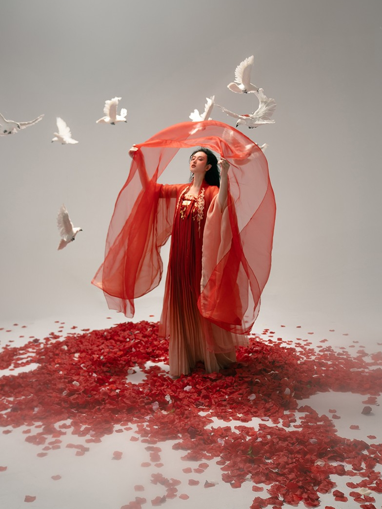 Red Sakura 红樱 - Tang Dynasty Style Qixiong Ruqun