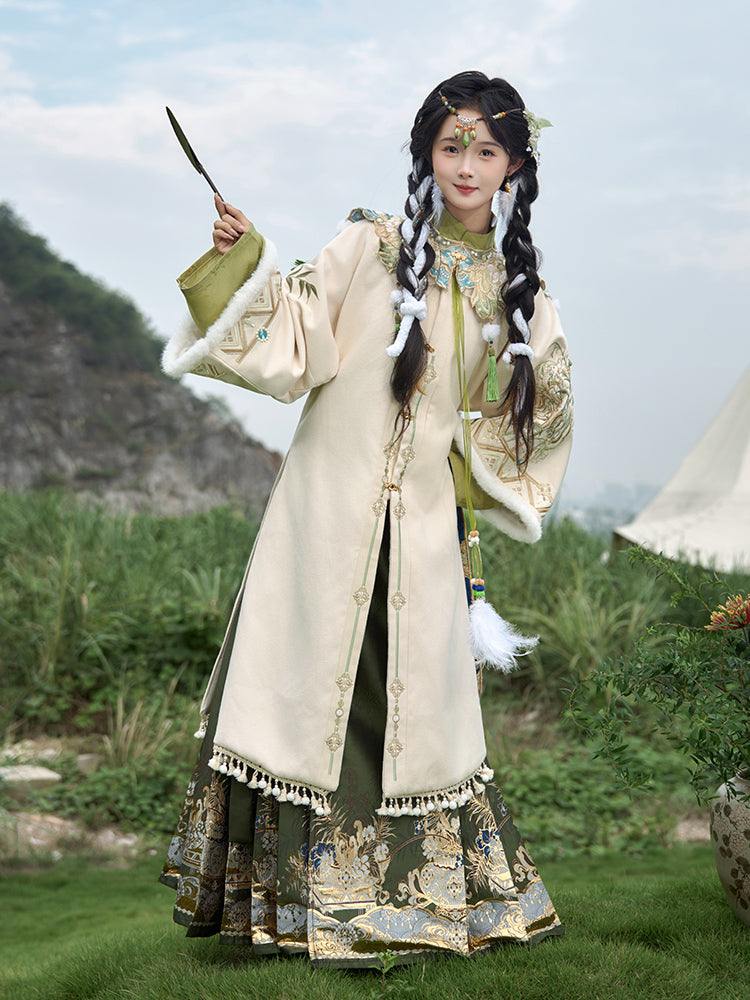 Cangshan Dusk Snow 苍山暮雪 - Cloud Collar & Mamianqun Ming Dynasty Hanfu Set