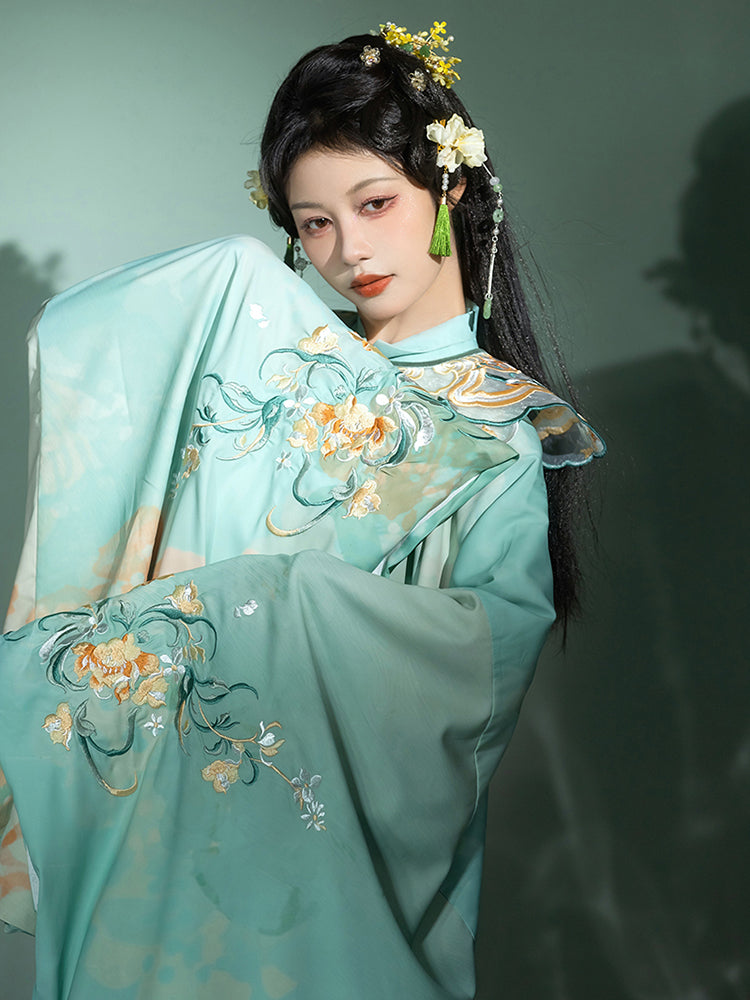 Eastern Palace 東宮 - Cloud Collar & Mamianqun Ming Dynasty Hanfu Set
