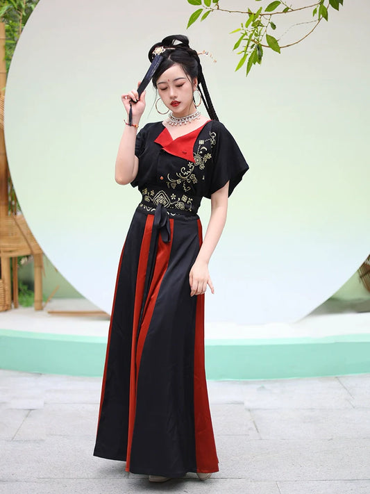 Tang Dynasty x Modern Hanfu: Mountains and Moon 关山月 (Preorder)