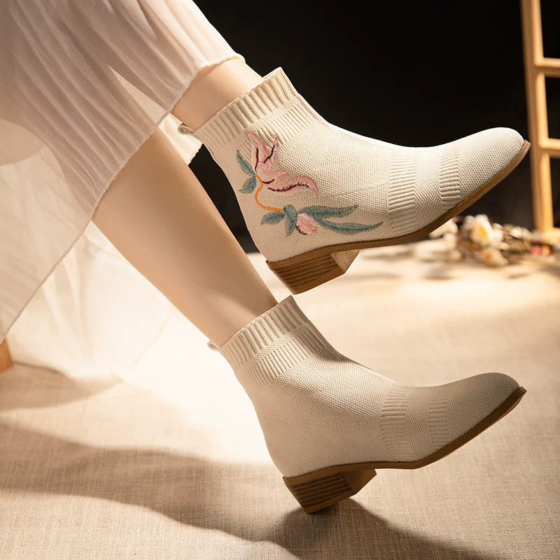 Lotus – Embroidered Chinese Hanfu Boots