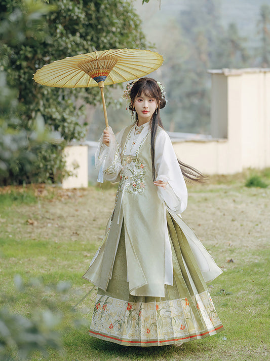 Spring Returns 踏春归  - Bijia & Mamianqun Ming Dynasty Hanfu Set