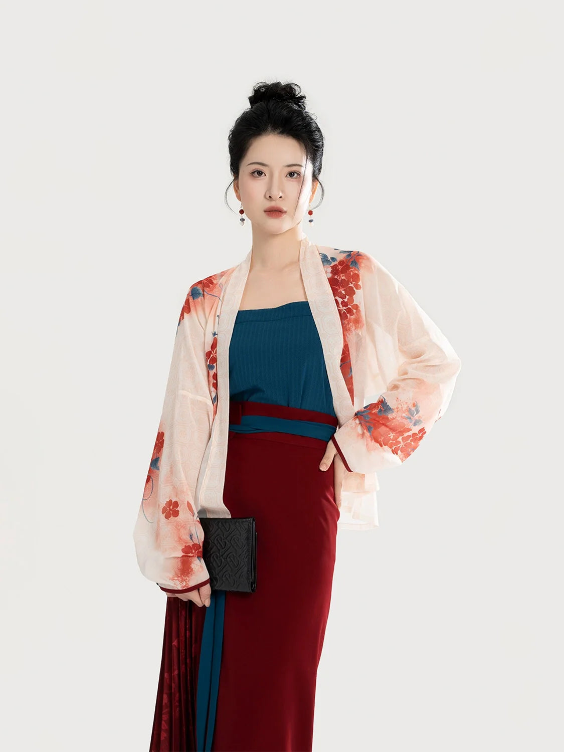 Chi Lingxiao 赤凌霄 - Modern Song Dynasty Hanfu Outfit (Preorder)