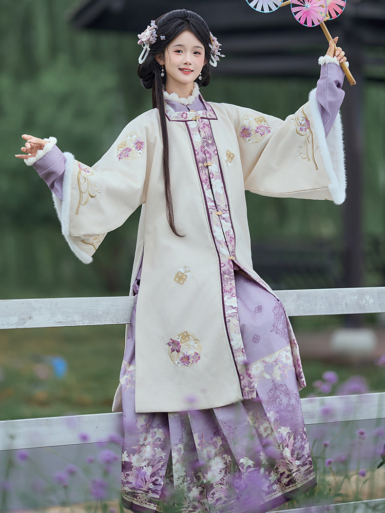 Lily in Court 庭前百合 - Robe & Mamianqun Ming Dynasty Hanfu Set