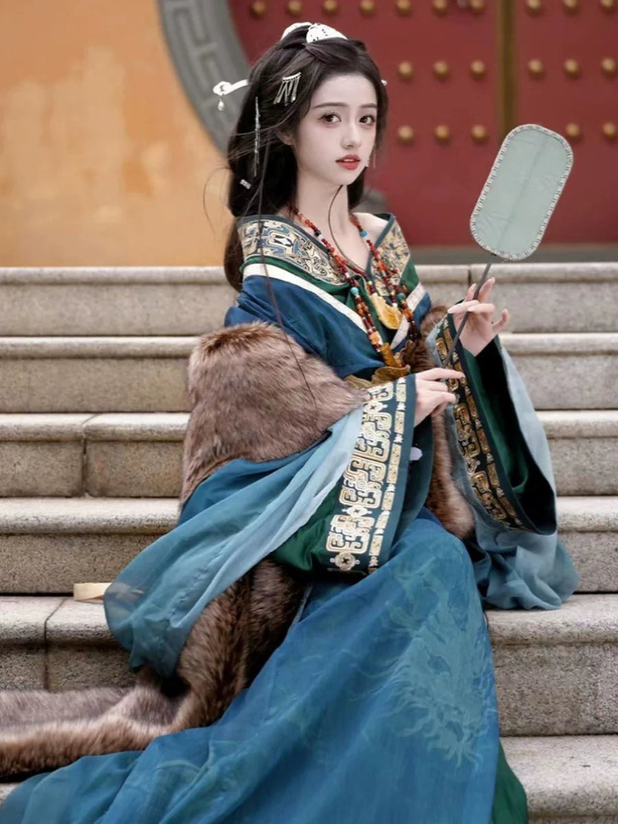 Arctic Fox - Warring States and Han Dynasty Straight Hem Robe
