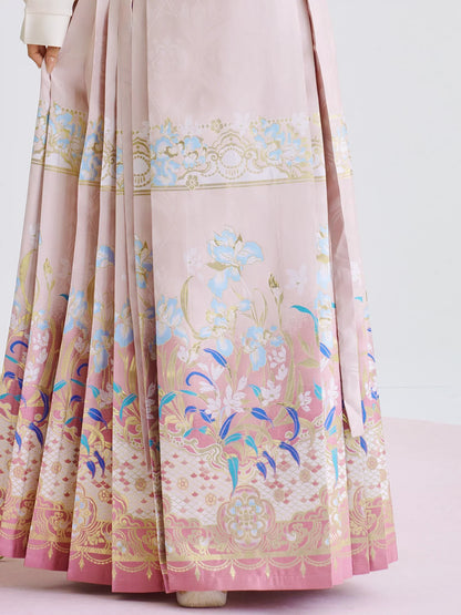 Ming Dynasty x Modern Hanfu: 鸢尾 Fleur-de-lis