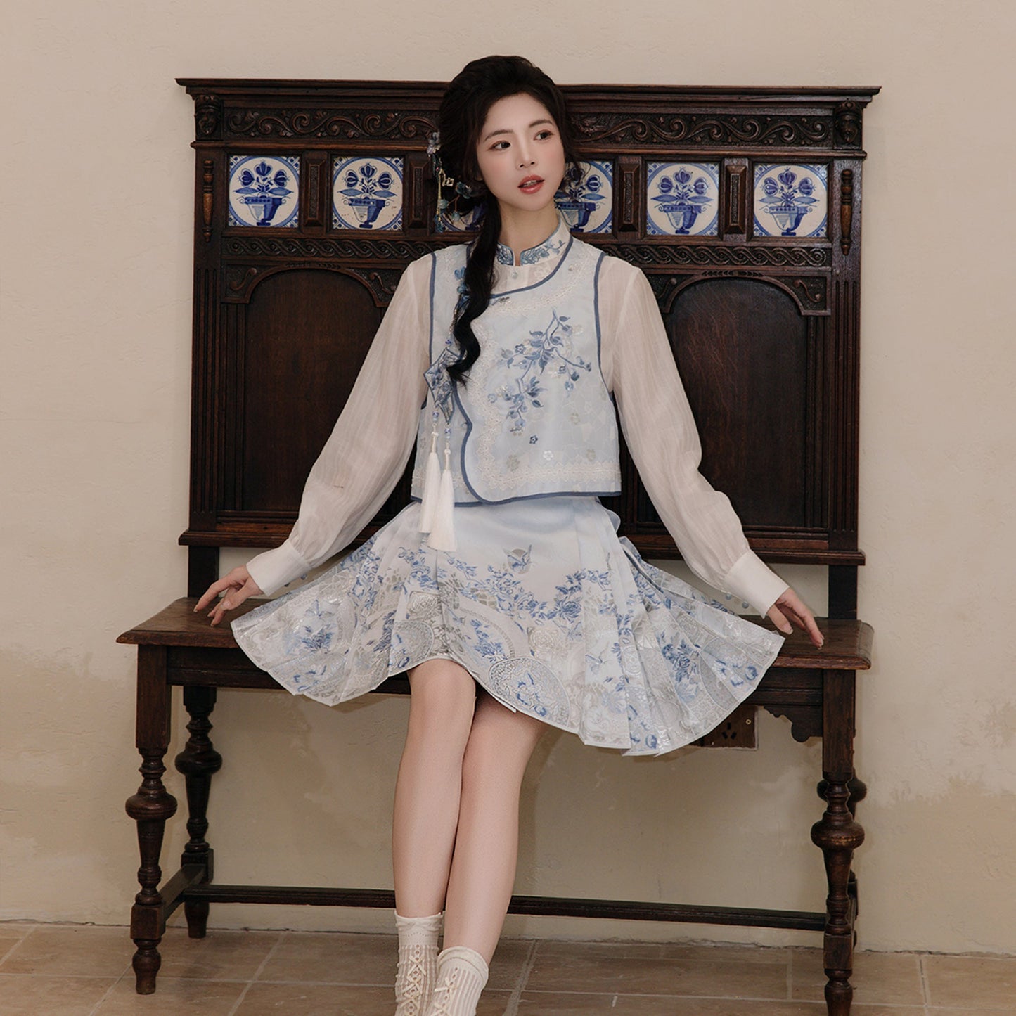 Celadon Flying Flowers 青瓷飞花 - Ming Dynasty Modern Hanfu and Mamianqun (Preorder)