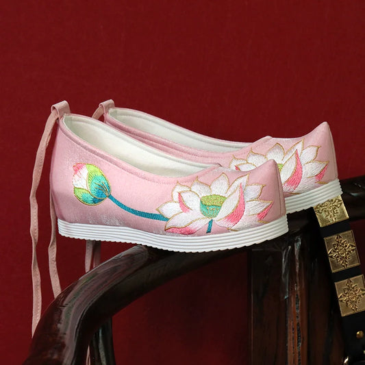 Antonia – Embroidered Chinese Hanfu Shoes