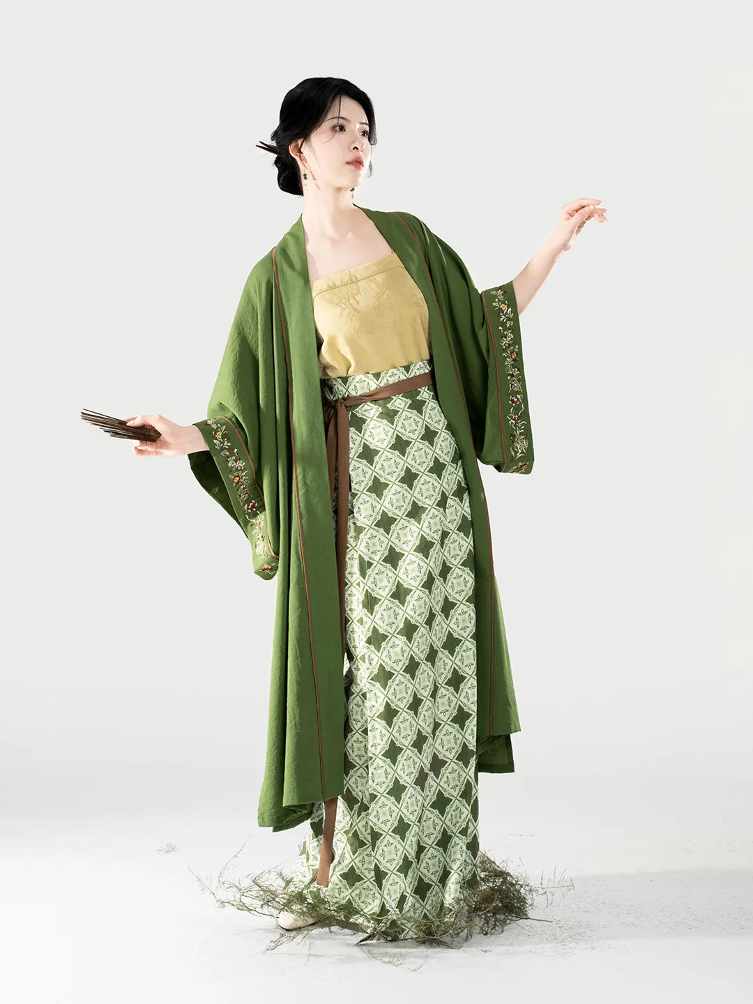 Yuhuacui 玉华翠 - Modern Song Dynasty Hanfu Outfit (Preorder)