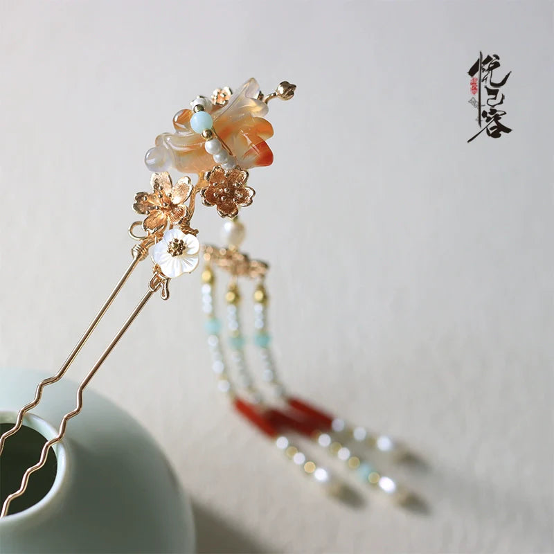 Hair Pin: Whisk