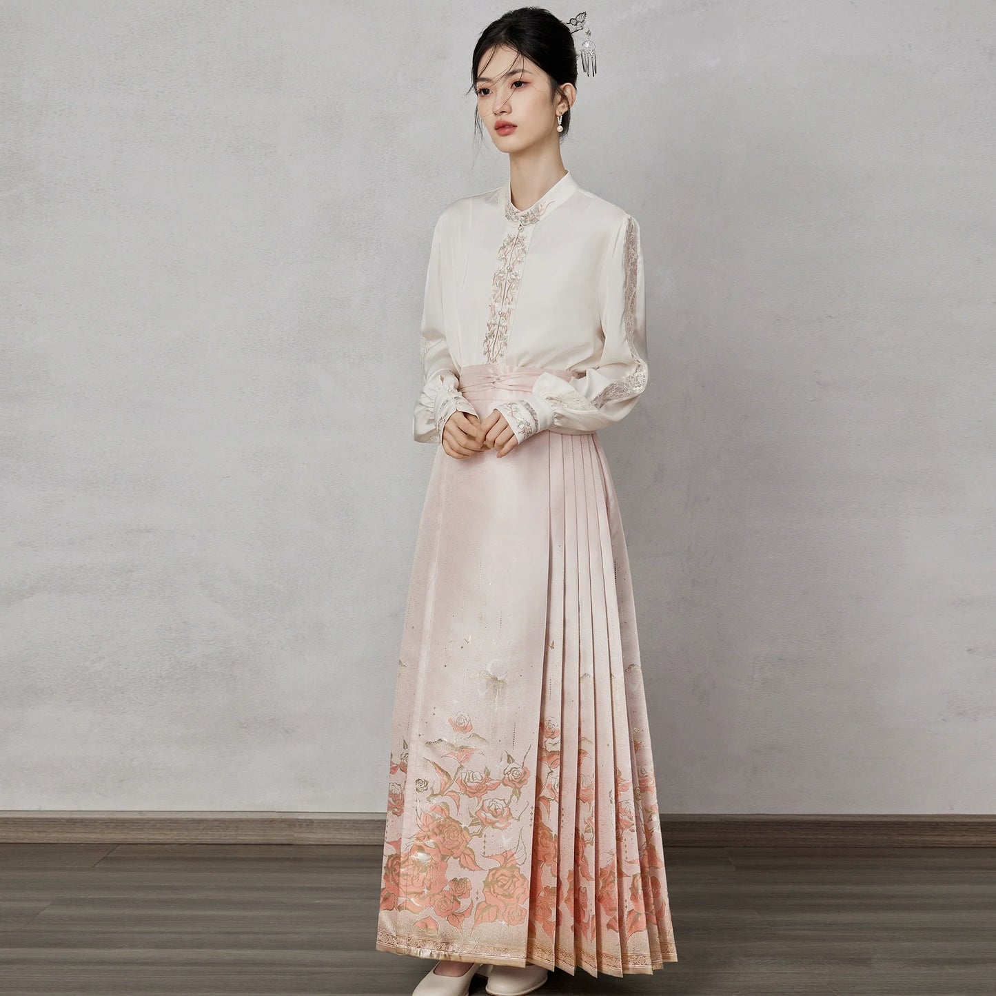 Ming Dynasty Modern Hanfu, Mamianqun, Gilded Rose 玫瑰 (Preorder)