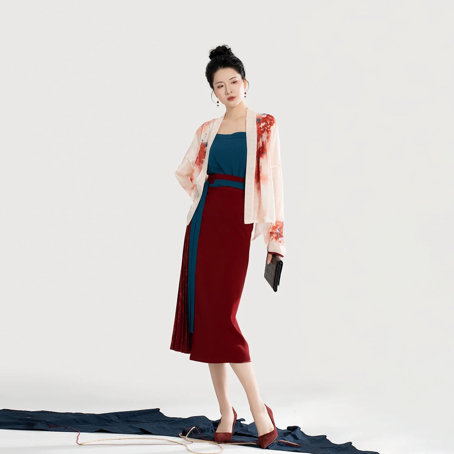 Chi Lingxiao 赤凌霄 - Modern Song Dynasty Hanfu Outfit (Preorder)